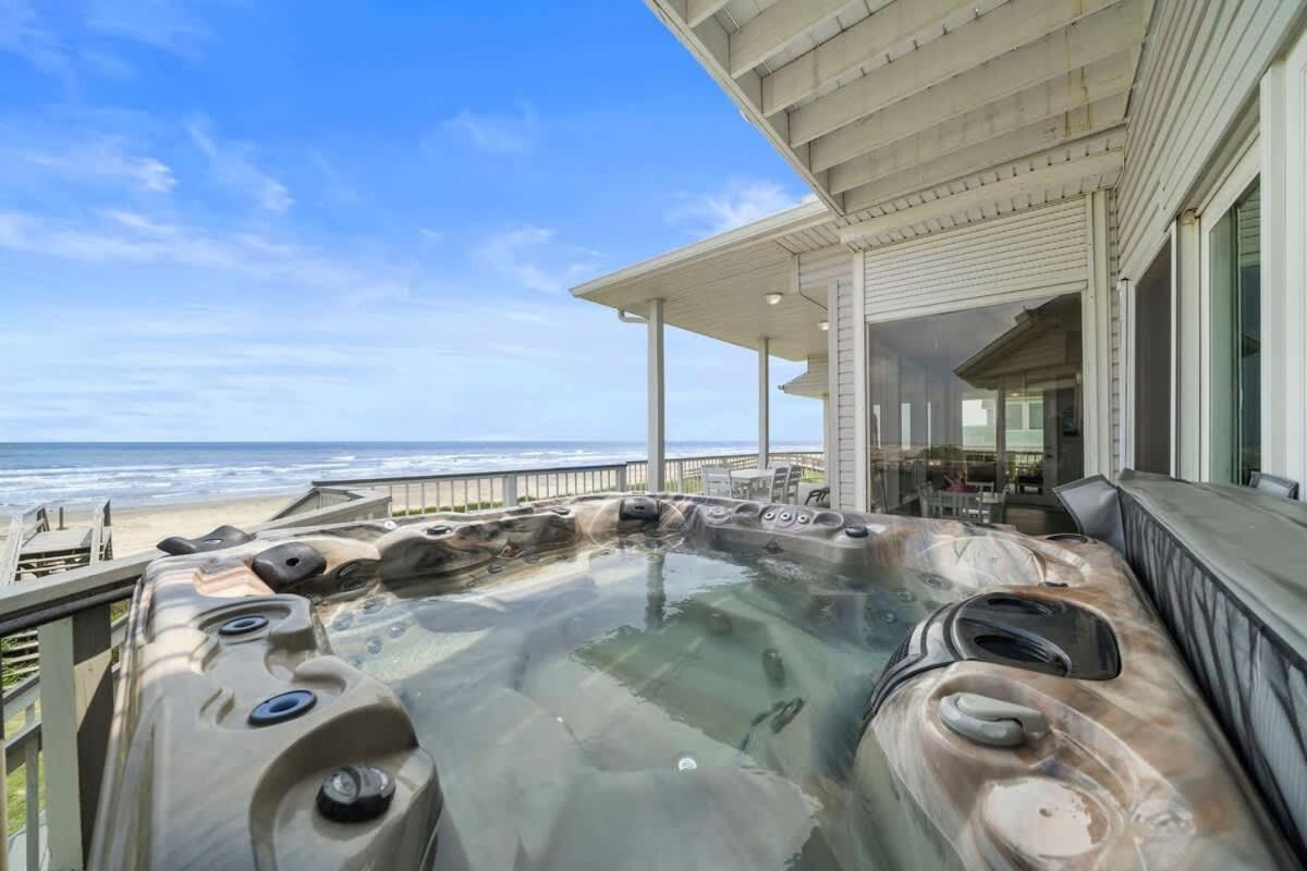 Beachfront Beauty With Hot Tub - 10 Steps To Sand Villa Galveston Exterior photo